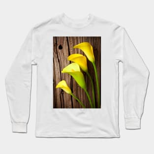 Calla lilies against wooden wall Long Sleeve T-Shirt